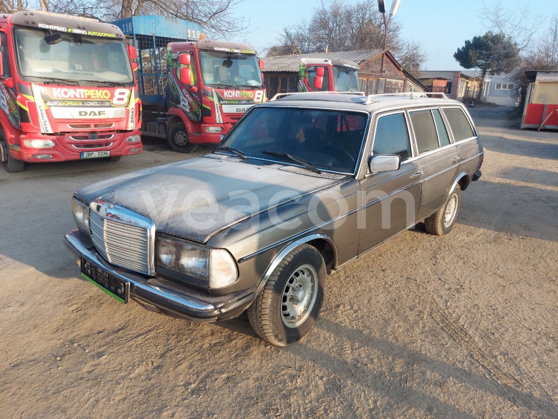 Online árverés: MERCEDES-BENZ  W123