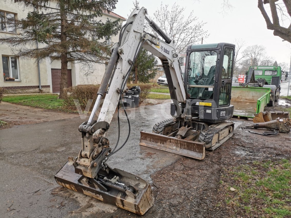 Aukcja internetowa: BOBCAT  E32