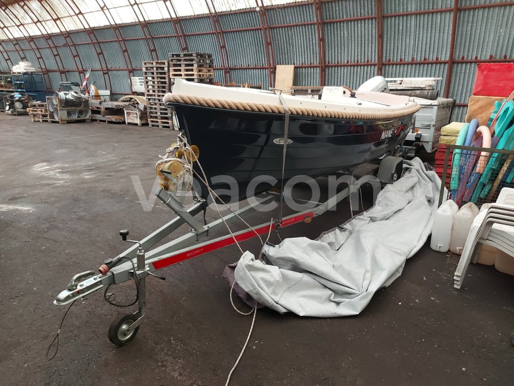 Online aukce:  CORSICE 475 + HONDA 40HP A TEMA