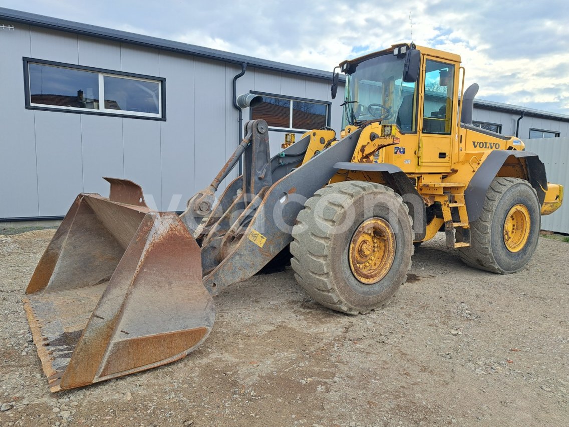 Online auction: VOLVO  L 120 E