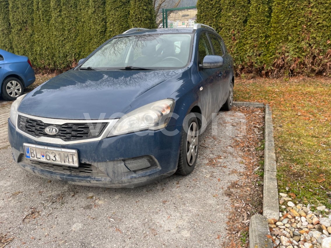 Online auction: KIA  CEED