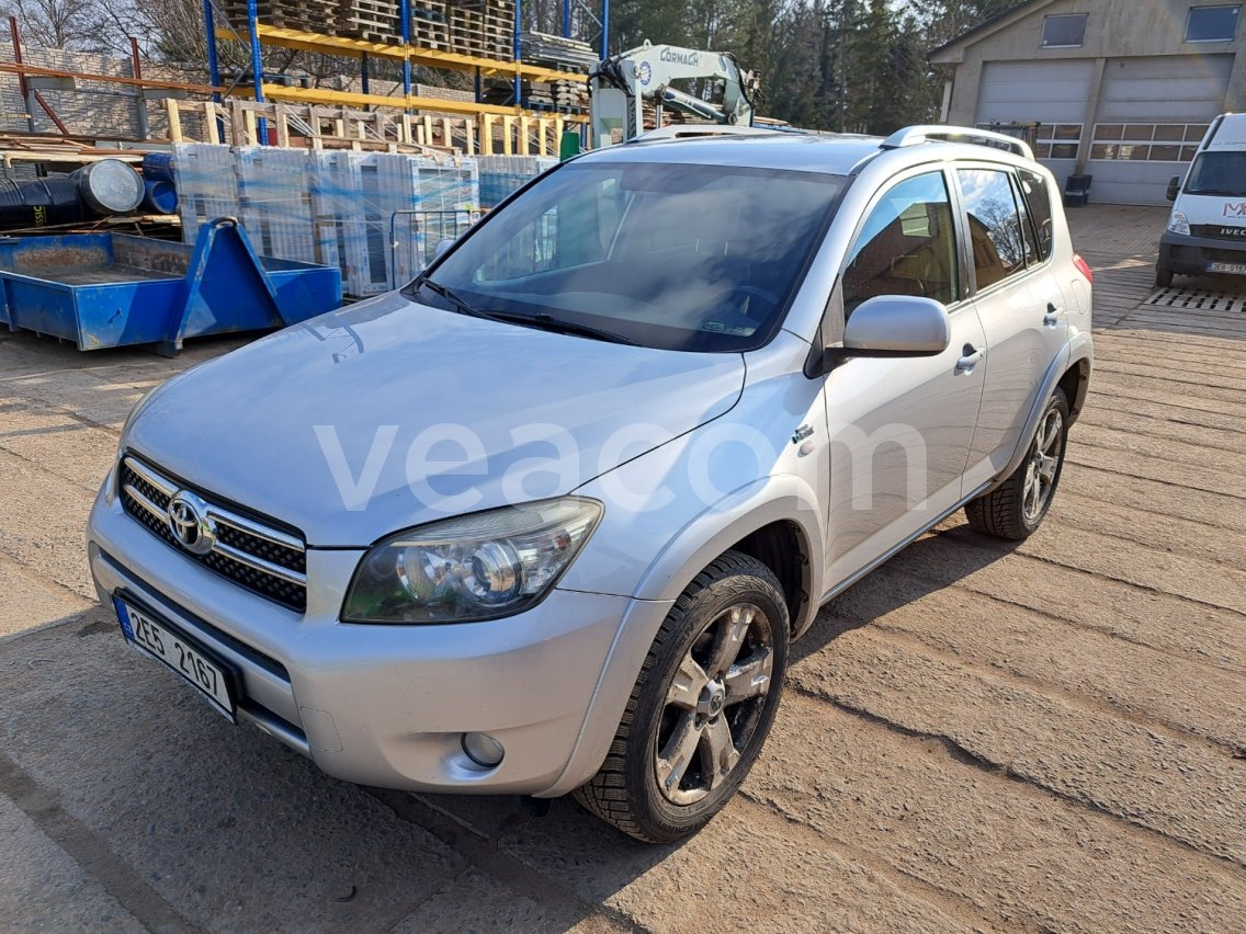 Online auction: TOYOTA  RAV4