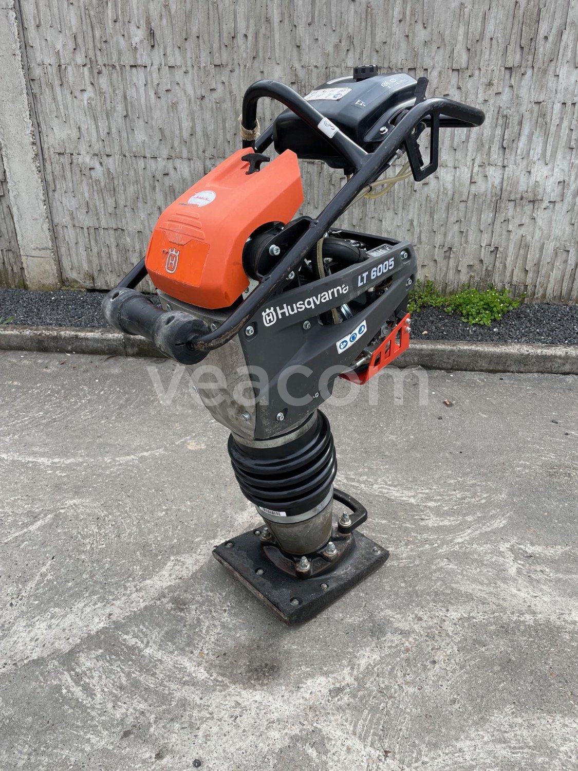 Aukcja internetowa:   HUSQVARNA LT6005