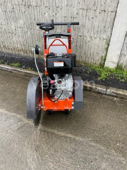 Online aukce:   HUSQVARNA FS400 LV
