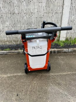 Online aukce:   HUSQVARNA FS400 LV