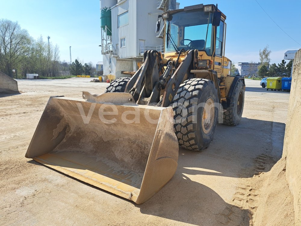 Online aukce: VOLVO  L70B