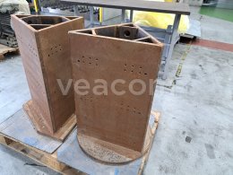 Online aukce:   TŘÍSTRANNÁ OTOČNÁ UPÍNACÍ DESKA NA HORIZONT. OBRÁBĚCÍ STROJ 780 X 500 MM