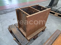 Online aukce:   DVOUSTRANNÁ UPÍNACÍ DESKA NA HORIZONTÁLNÍ OBRÁBĚCÍ STROJ 530 X 600 MM