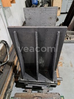 Online aukce:   JEDNOSTRANNÁ UPÍNACÍ DESKA NA HORIZONTÁLNÍ OBRÁBĚCÍ STROJ 830 X 630 MM
