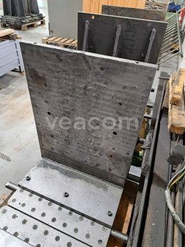 Online aukce:   JEDNOSTRANNÁ UPÍNACÍ DESKA NA HORIZONTÁLNÍ OBRÁBĚCÍ STROJ 830 X 630 MM