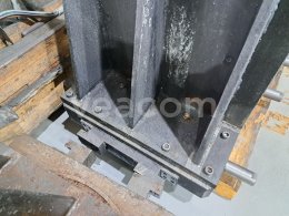 Online aukce:   JEDNOSTRANNÁ UPÍNACÍ DESKA NA HORIZONTÁLNÍ OBRÁBĚCÍ STROJ 830 X 630 MM