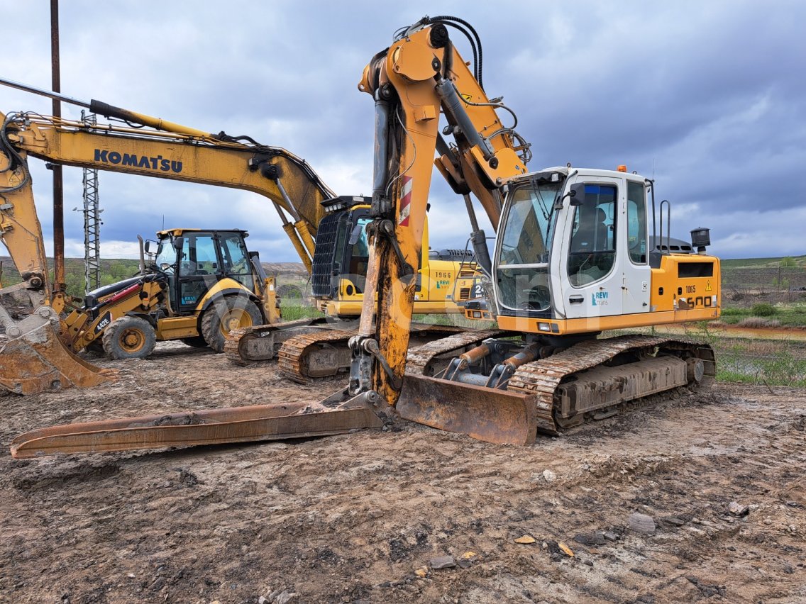 Online-Versteigerung: LIEBHERR  R900