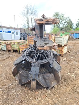 Online aukce:   POLYPOVÝ DRAPÁK 350 L