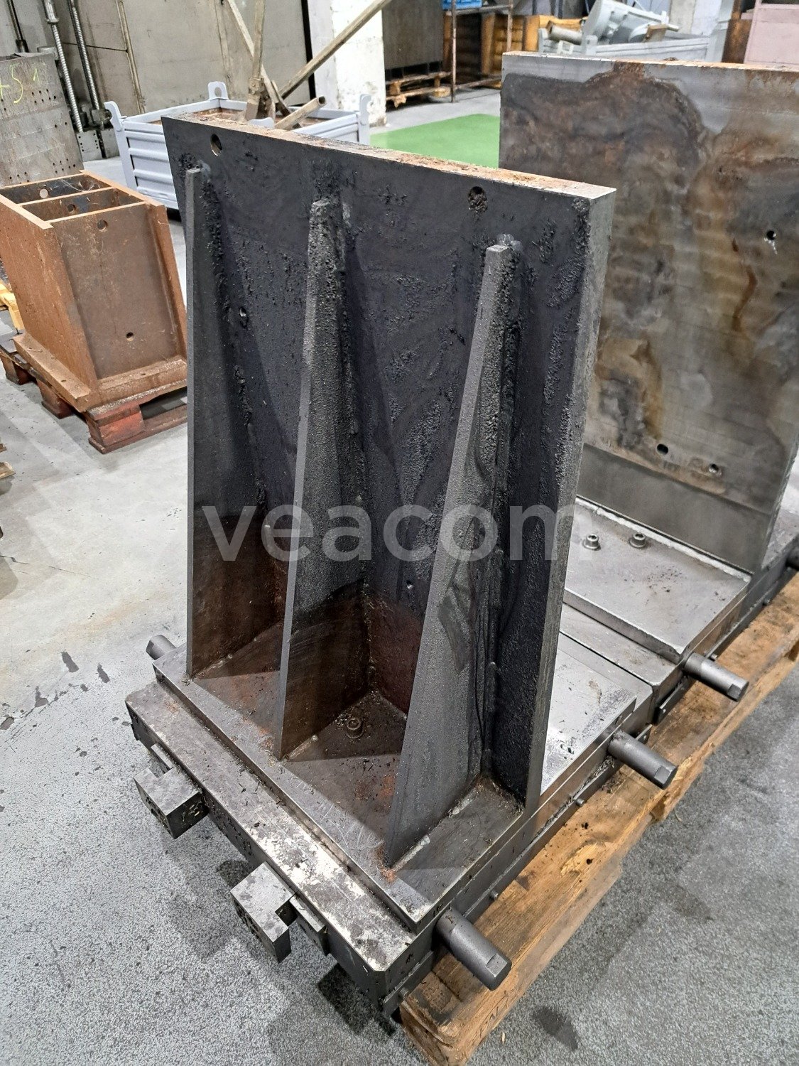 Online aukce:   JEDNOSTRANNÁ UPÍNACÍ DESKA NA HORIZONTÁLNÍ OBRÁBĚCÍ STROJ 830 X 630 MM