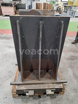 Online aukce:   JEDNOSTRANNÁ UPÍNACÍ DESKA NA HORIZONTÁLNÍ OBRÁBĚCÍ STROJ 830 X 630 MM