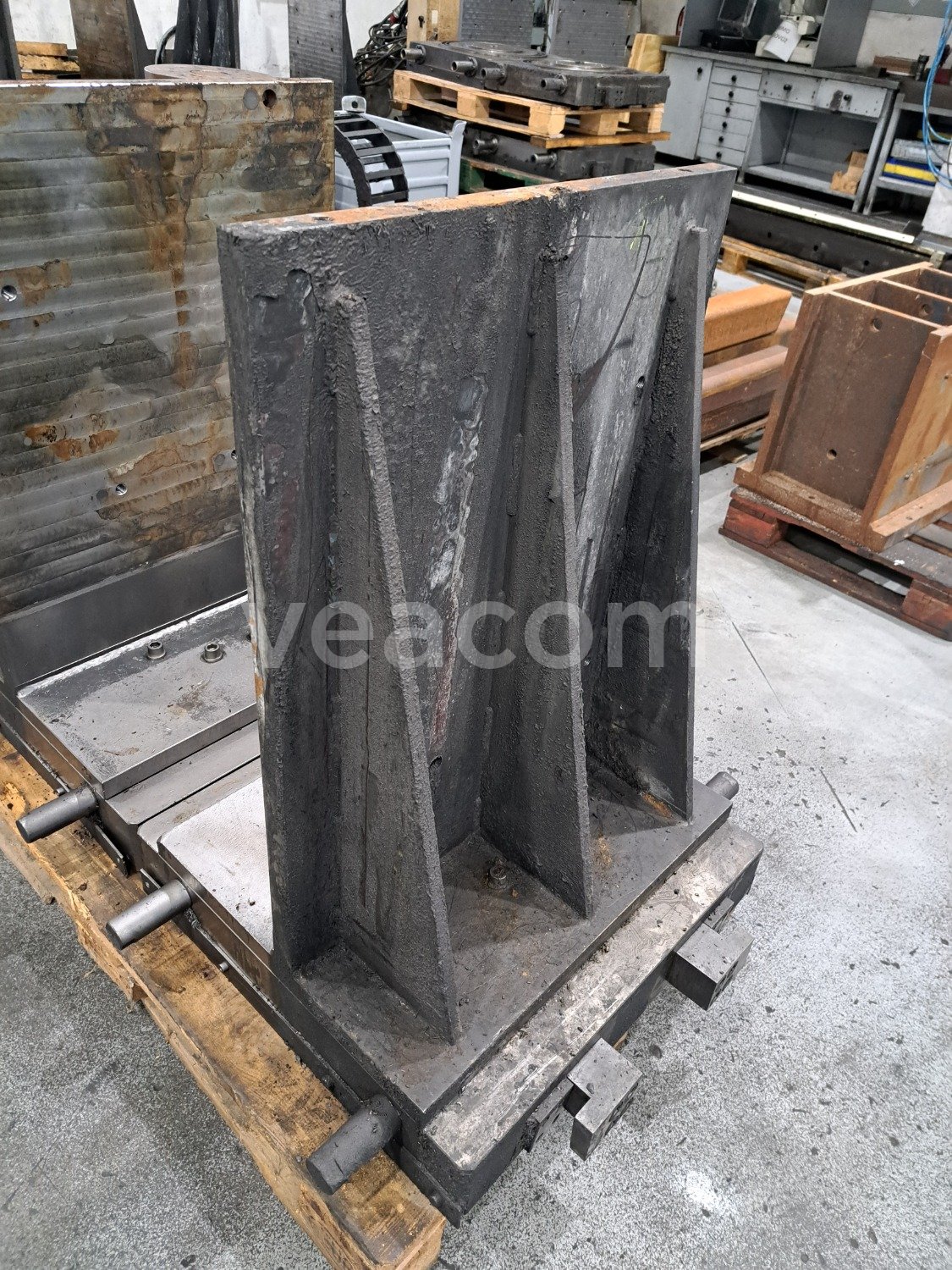 Online aukce:   JEDNOSTRANNÁ UPÍNACÍ DESKA NA HORIZONTÁLNÍ OBRÁBĚCÍ STROJ 830 X 630 MM