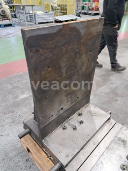 Online aukce:   JEDNOSTRANNÁ UPÍNACÍ DESKA NA HORIZONTÁLNÍ OBRÁBĚCÍ STROJ 830 X 630 MM