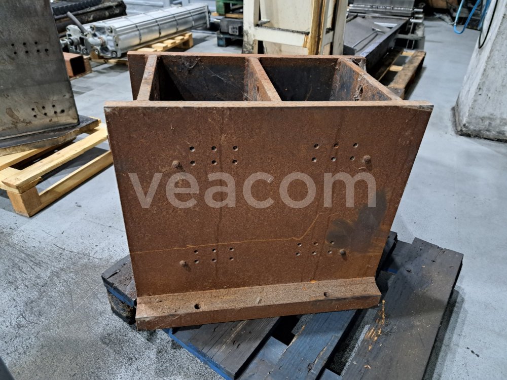 Online aukce:  DVOUSTRANNÁ UPÍNACÍ DESKA NA HORIZONTÁLNÍ OBRÁBĚCÍ STROJ 530 X 600 MM