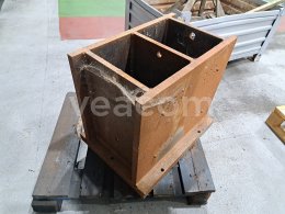 Online aukce:   DVOUSTRANNÁ UPÍNACÍ DESKA NA HORIZONTÁLNÍ OBRÁBĚCÍ STROJ 530 X 600 MM
