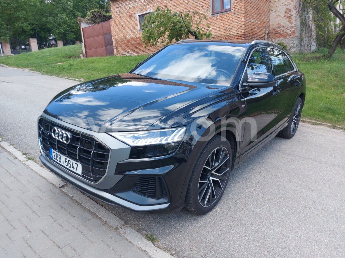 Online auction: AUDI  Q8