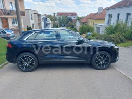 Online auction: AUDI  Q8