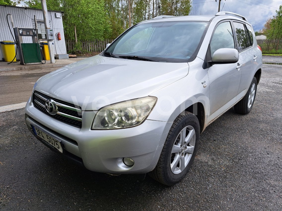 Online aukce:   TOYOTA RAV4