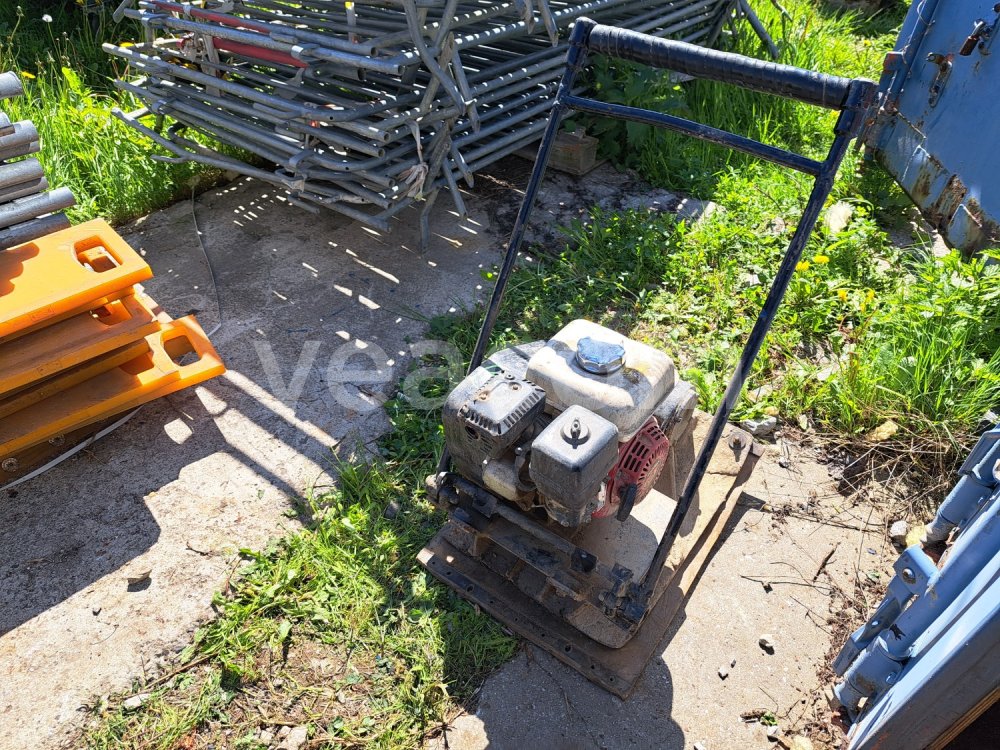 Online auction:  VIBRAČNÍ DESKA LG 100