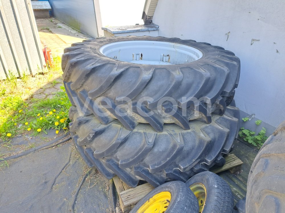 Online auction:  ZADNÍ PNEU S DISKY NA ZETOR FORTERRA 125 2 KS