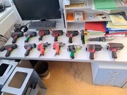 Online aukce:  SADA RUČNÍCH PNEUMATICKÝCH UTAHOVÁKŮ - 14KS