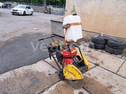 Online aukce:   PILA NA ASFALT