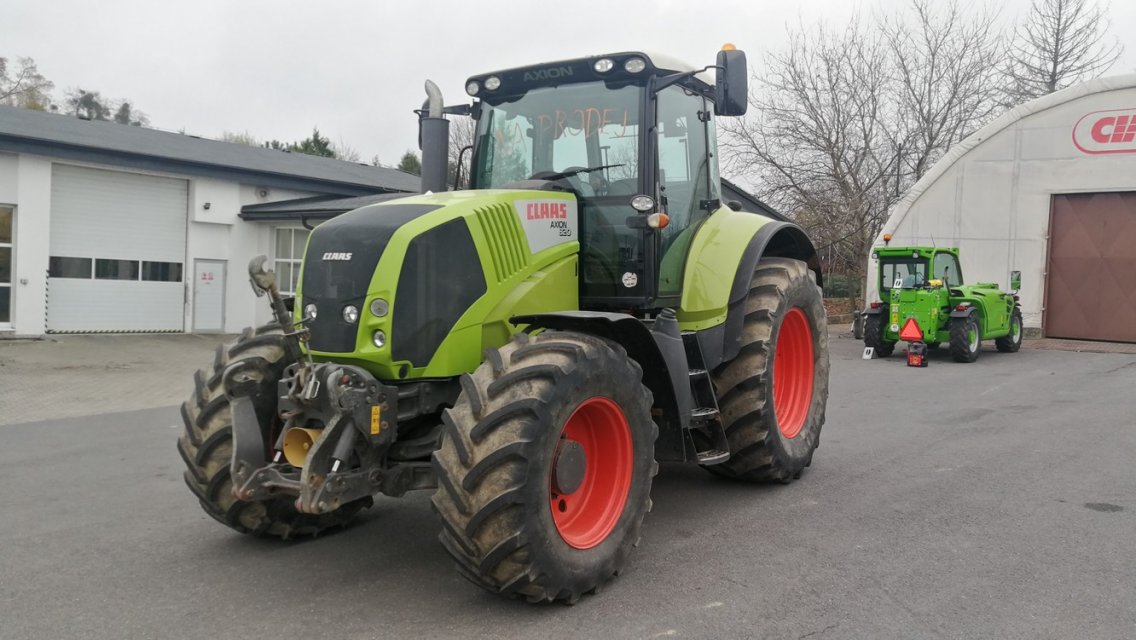 Online aukce: CLAAS  AXION 820