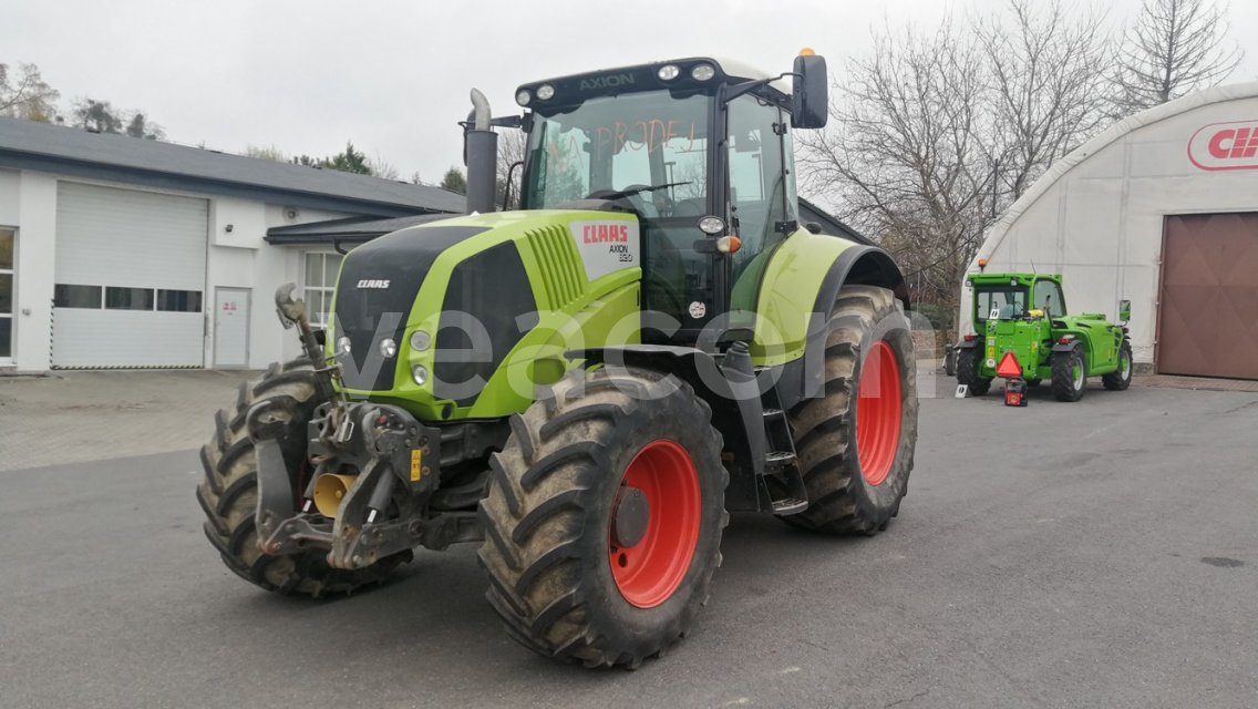 Online aukce: CLAAS  AXION 820