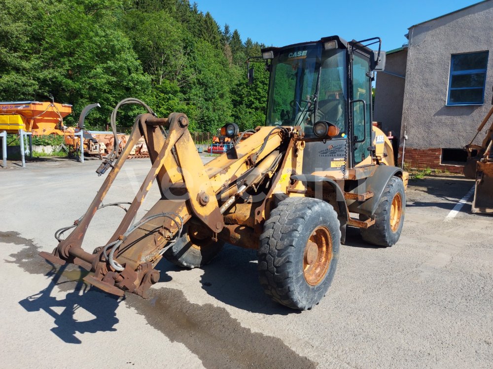 Online aukce: CASE  321 E