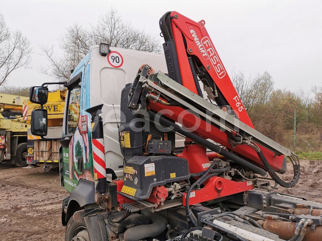 Online árverés:   FASSI F65