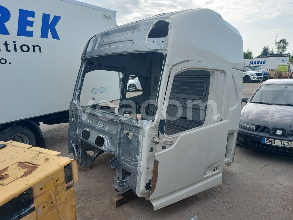 Online auction: VOLVO  KABINA  FH 4