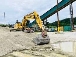 Online aukce: KOMATSU  PC240LC
