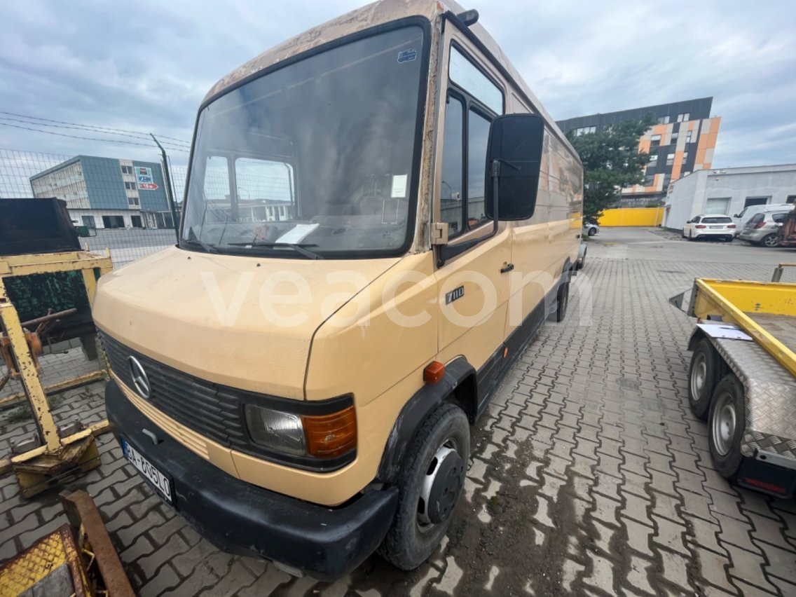 Online-Versteigerung: MERCEDES-BENZ  711 D