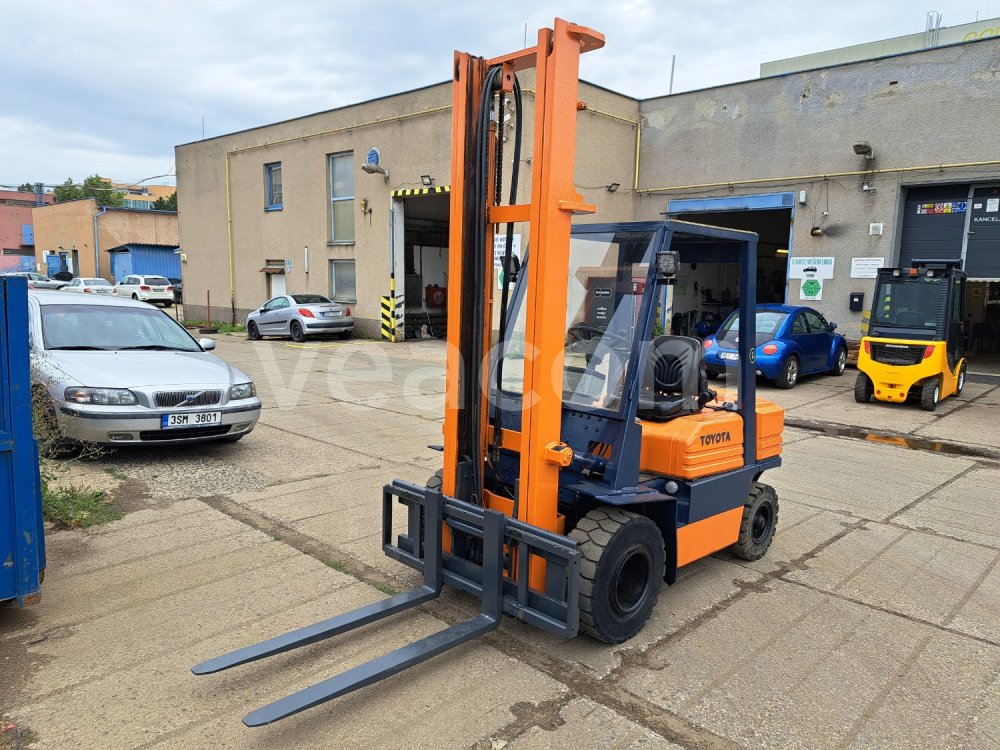 Online auction: TOYOTA  02-5FDF25