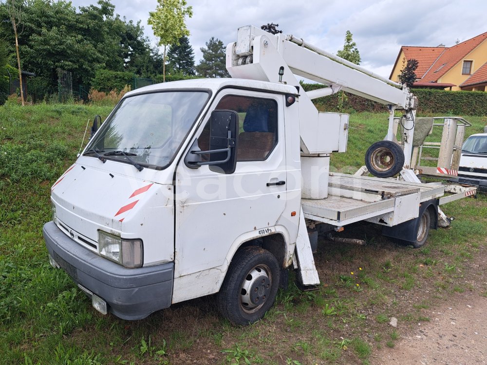 Online aukce: NISSAN  TRADE MP12