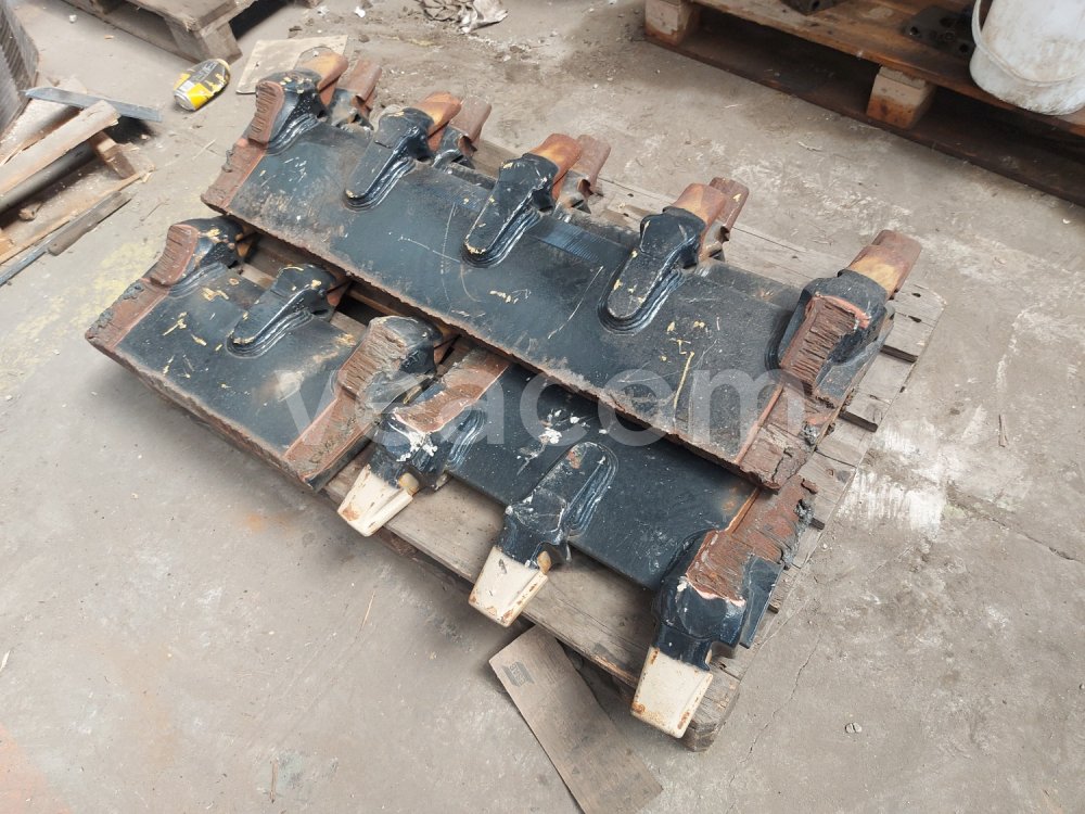 Online auction:  BŘIT 120 CM CAT