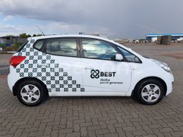 Online aukce: KIA  VENGA