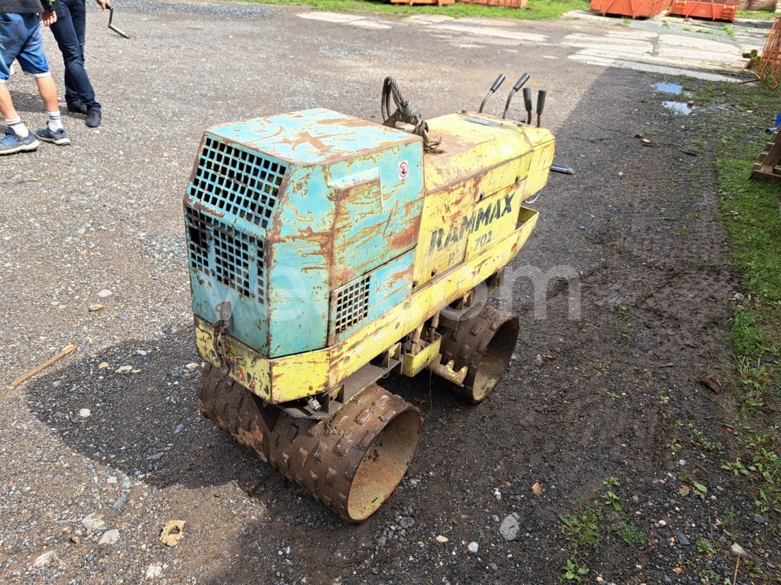 Online auction:   RAMMAX  RW 702