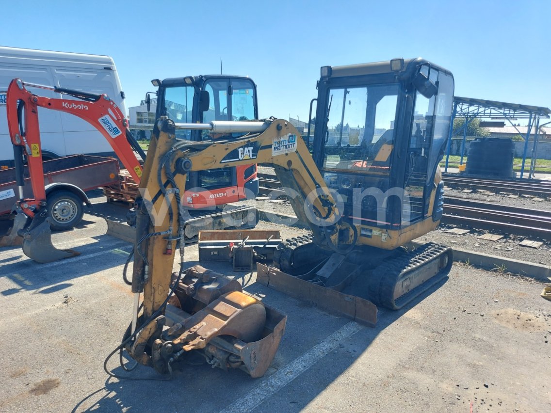 Online auction: CAT  301.8