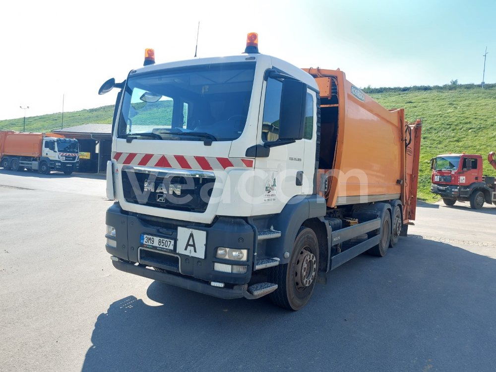 Online aukce: MAN  TGA 26.320 6X2-2  LL