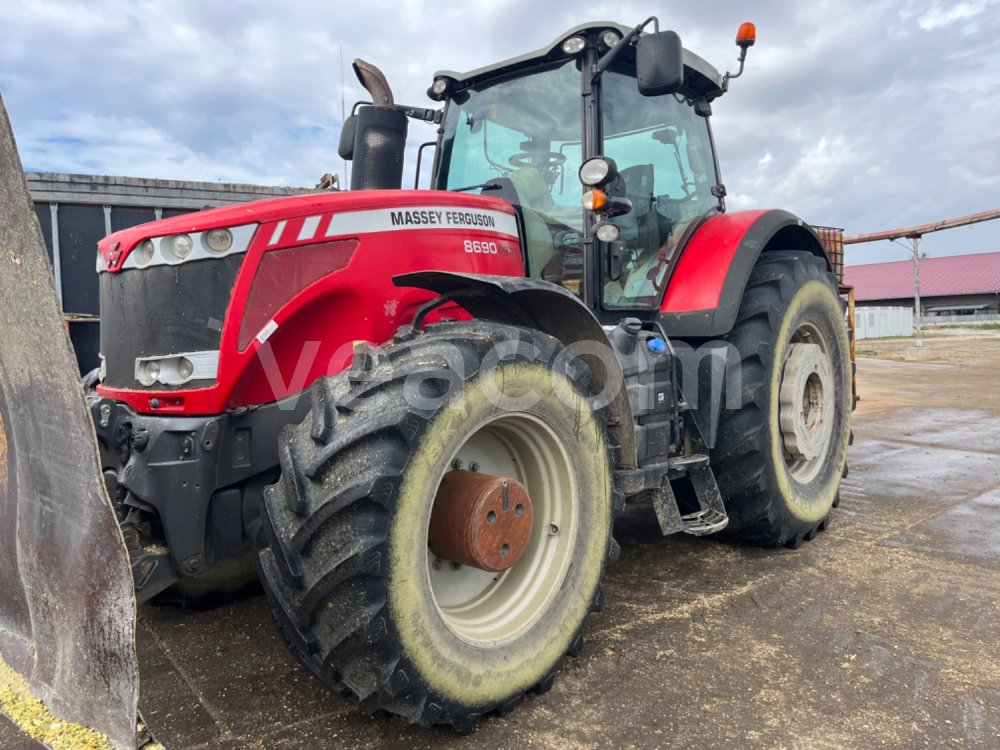 Online aukce: MASSEY FERGUSON  MF8690
