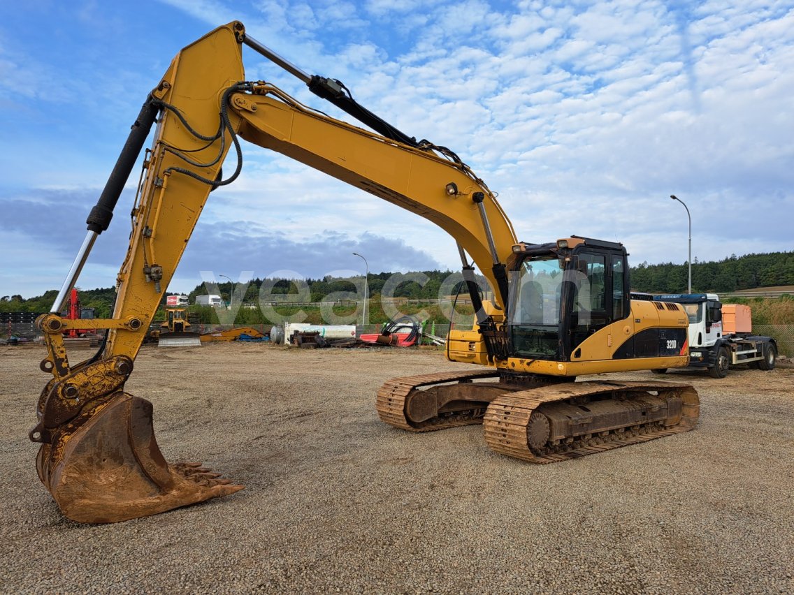 Online aukce: CATERPILLAR  320D